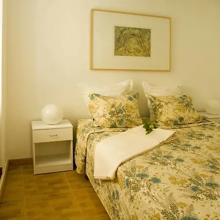 Cosy Flat In Historic Downtown Апартаменти Лісабон
