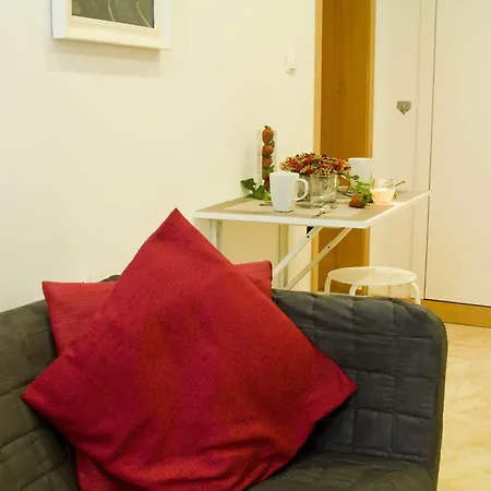 Cosy Flat In Historic Downtown Апартаменти *