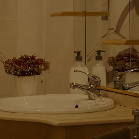 Cosy Flat In Historic Downtown Апартаменти *