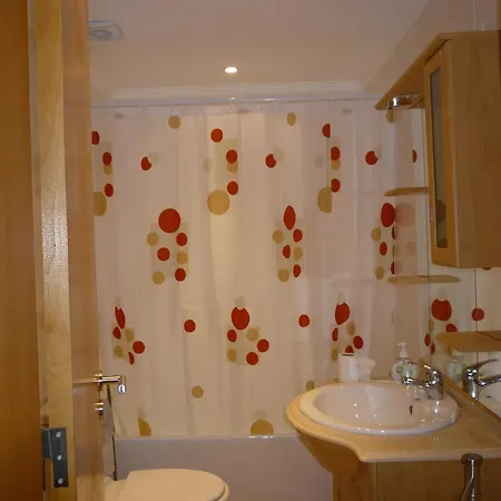 Апартаменти Cosy Flat In Historic Downtown *
